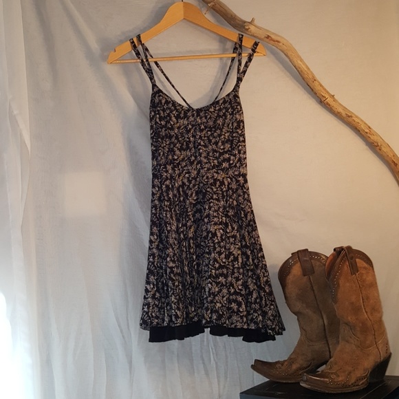 Urban outfitters floral sun dress - Picture 2 of 4